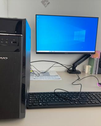 PC Desktop Lenovo con tastiera e mouse