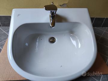 Lavandino a colonna e miscelatore Ideal Standard