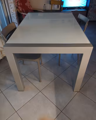 Tavolo in vetro allungabile