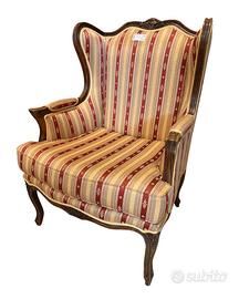 Poltrona color noce in tessuto damascato