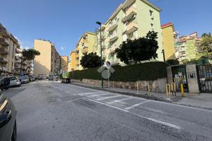 4 LOCALI A NAPOLI