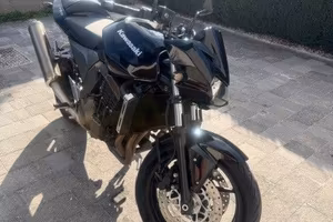 Kawasaki Z750 – 04/2004 < 21.000 km