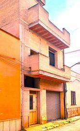 Fabbricato "grezzo" mq. 180 con giardino