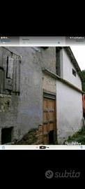 Terreno con due strutture
