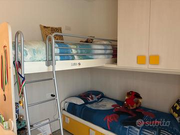 Cameretta a ponte con letto a castello + scaletta
