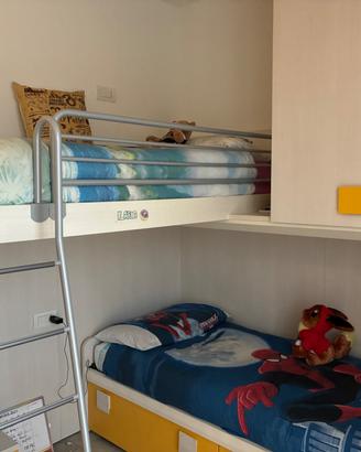 Cameretta a ponte con letto a castello + scaletta