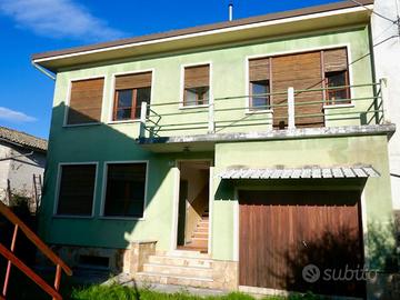 LUMINOSA CASA BICAMERE CON GIARDINO: ideale per...