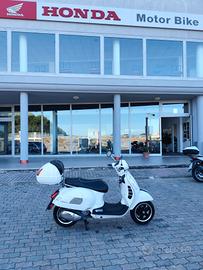 Piaggio Vespa 300 GTS