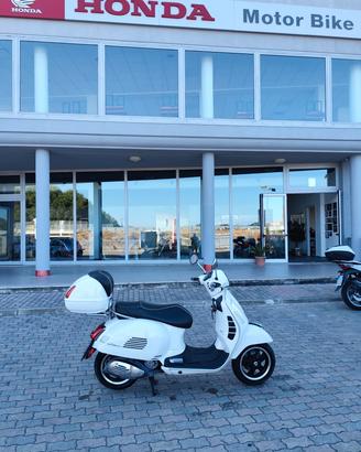 Piaggio Vespa 300 GTS