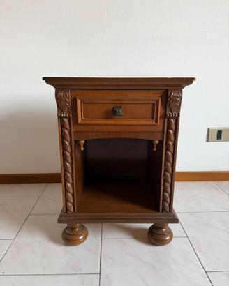 Comodino in legno antico/neo rinascimentale