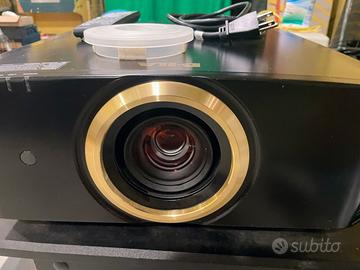 Proiettore DLA-RS46 marca JVC pari al nuovo