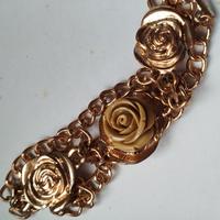 1 collana e un bracciale 