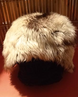 Cappello in pelliccia di pecora vintage anni '60.