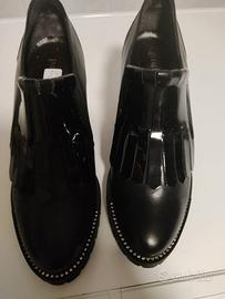 Scarpe con tacco 8cm e frange in pelle nera