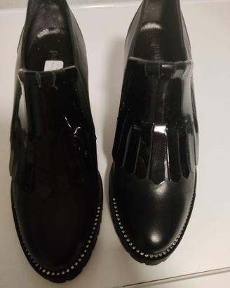 Scarpe con tacco 8cm e frange in pelle nera