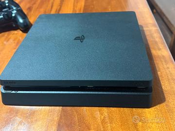 PS4 usata con 3 controller