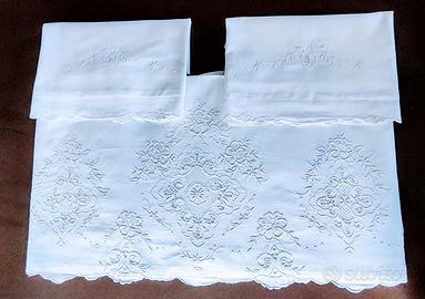 Set matrimoniale ricamato a mano