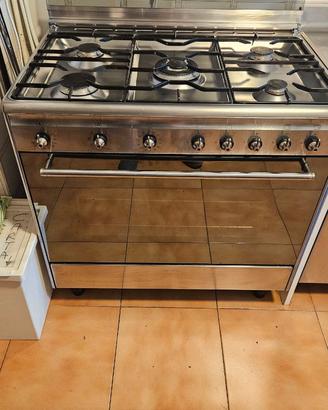 cucina smeg  professionale con forno da 90 cm