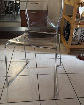 2 sedie trasparenti
