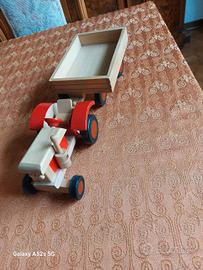 trattore in legno