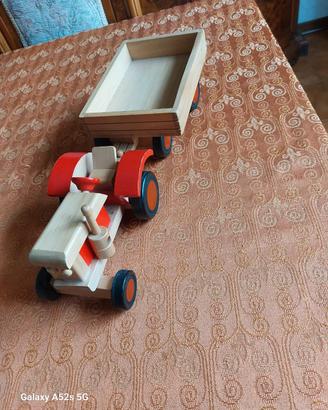 trattore in legno