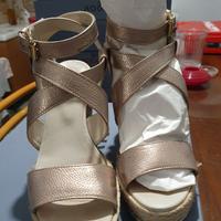 SANDALI DORATI HOGAN