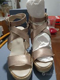 SANDALI DORATI HOGAN