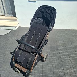 Passeggino con etichetta fino a 22 kg