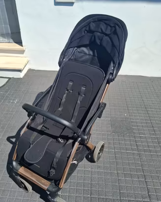 Passeggino con etichetta fino a 22 kg