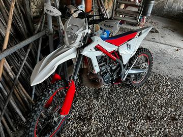 Beta 300 xtrainer del 2021 con 100 ore e pochi km