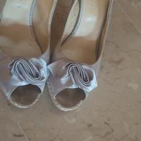 Scarpa con tacco grigio argento