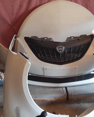 Muso e airbag Lancia Y ibrida