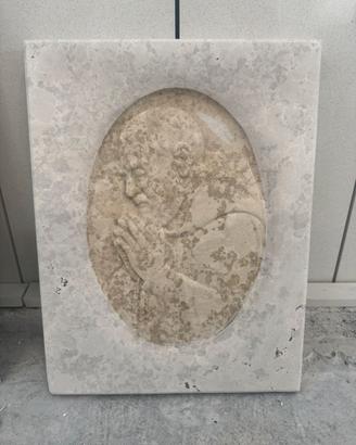 Scultura in rilievo di Padre Pio – 36 × 46 cm