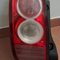 Faro posteriore sx per nissan micra 2005