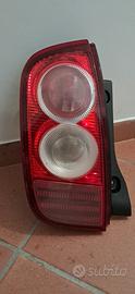 Faro posteriore sx per nissan micra 2005