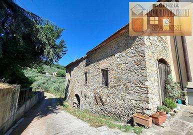 Rustico / Casale di 437 m² con più di 5 locali e b