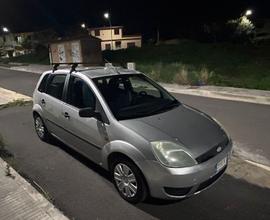 Ford Fiesta 1.4 tdci 68 cv 2004 Neopatentati