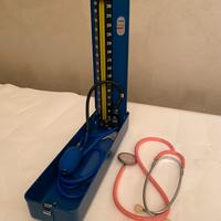 Sfigmomanometro e fonendoscopio