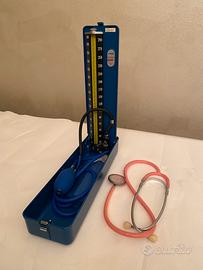 Sfigmomanometro e fonendoscopio