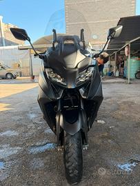 YAMAHA TMAX 560