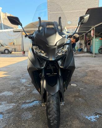 YAMAHA TMAX 560