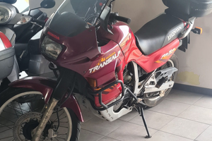 Intramontabile Honda Transalp 600