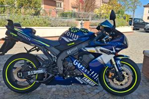 YAMAHA R1
