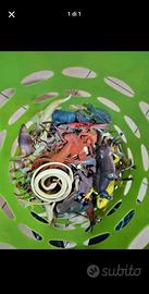 Cestone con animali giocattolo 