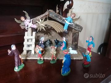 Presepe piccolo con capanna e lucine e pastori