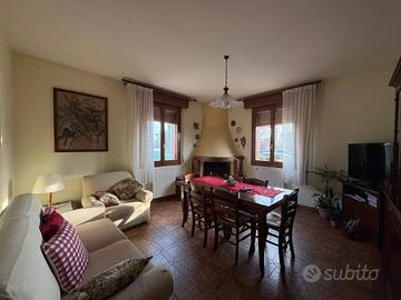 Casa indipendente di 444 m² con più di 5 locali e 
