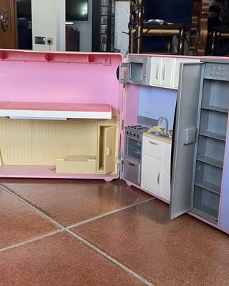 Camper Barbie con piscina 2 Barbie e cavallo
