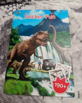 Libro con più di 190 stickers sui dinosauri