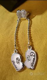 Orecchini pendenti Guess in acciaio con strass