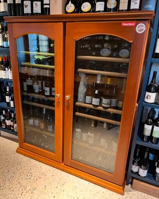 Frigo vetrina per vini